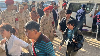 القوات المسلحة تنجح فى إنقاذ عدد من السياح تعطل بهم بالون طائر