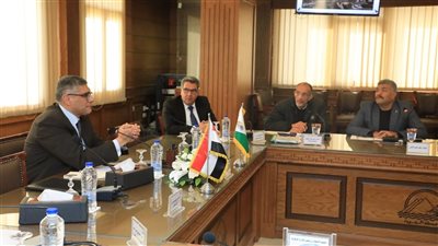 محافظ الجيزة يلتقي المواطنين لبحث طلباتهم..غلق وتشميع منشأة لإنتاج مواد كيميائية تسبب خطرًا على المواطنين