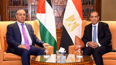 وزير الخارجية والهجرة يستقبل أمين سر اللجنة التنفيذية لمنظمة التحرير الفلسطينية
