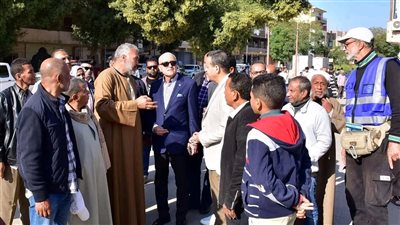 محافظ الأقصر يستجيب لمطالب الأهالي بتغطية مسقى زراعي بأحد شوارع الكرنك.. ورصف طريق الشادر