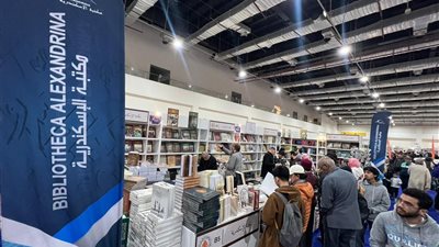 إقبال كثيف على إصدارات مكتبة الإسكندرية فى معرض القاهرة الدولي للكتاب