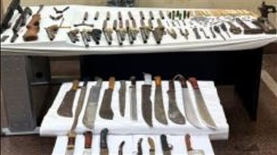 كشف ملابسات الترويج لبيع أسلحة بيضاء في أسوان