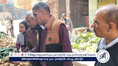 محافظ أسيوط يوجه بمتابعة أسواق الخضروات والفاكهة بالمراكز والأحياء 
