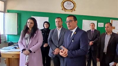 وكيل تعليم الدقهلية يتفقد لجنة اختيار المشاركين فى امتحانات الدبلومات
