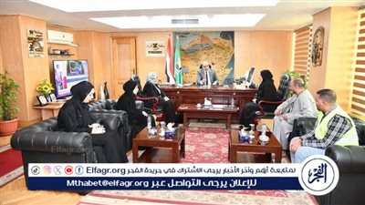 محافظ الفيوم يلتقى أسرة حارس حديقة الحيوان 