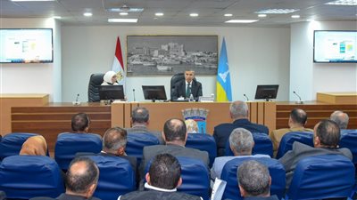 محافظ الإسكندرية يعقد اجتماعًا مع مستأجري الشواطئ لوضع خطة العمل والاستعدادت لصيف 2025