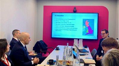 وزير التعليم يلتقى مستشار أول المدارس لمناقشة سبل الاستفادة من آليات نظام التعليم البريطاني