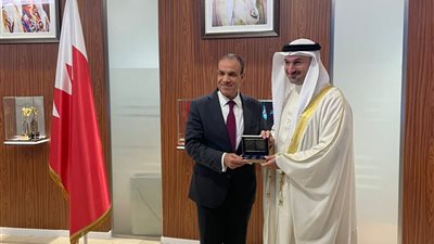 وزير الخارجية والهجرة يلتقي وزير الصناعة والتجارة البحريني لبحث التعاون الاقتصادي 