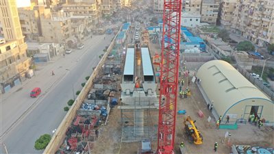 صور.. بدء تركيب الكمرات وتقدم أعمال تنفيذ المرحلة الأولى من مترو الإسكندرية