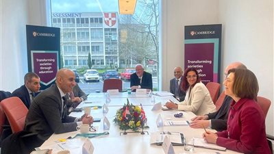 عبداللطيف يزور جامعة كامبريدج ويبحث مع المدير العام لمجموعة التعليم الدولى بالجامعة