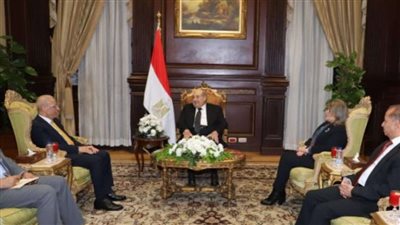 رئيس الشيوخ يستقبل سفير العراق لدعم سبل التعاون بين الدولتين