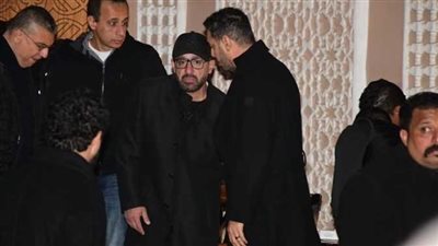 ماجدة وأشرف زكي يقدمان واجب العزاء في شقيق مصطفى شعبان