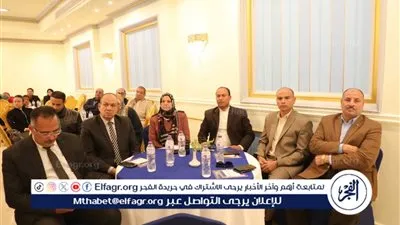 محافظ المنيا يشهد المائدة المستديرة لمشروع 