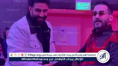 من مزحة على المسرح إلى عاصفة من الانتقادات: أحمد حلمي في مرمى الجدل بعد تصريح «مصري وقاعد صف أول» (تفاصيل)