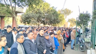 أهالي بنها يشيعون جثمان الشاب محمود ضحية لقمة العيش بالسعودية - صور