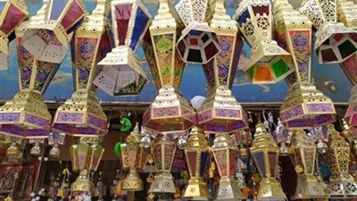 الفانوس التقليدي أم الإلكتروني؟.. مقارنة بين أسعار وأنواع فوانيس رمضان 2025 في الأسواق المصرية