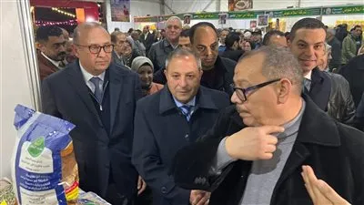 بحضور آلاف المواطنين.. محافظ بورسعيد ورئيس الغرفة التجارية يفتتحان معرض أهلا رمضان