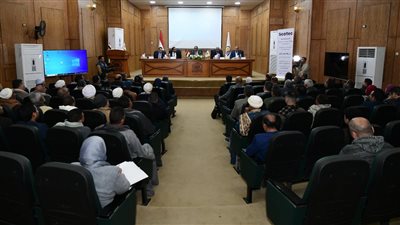 بحجم استثمارات 30 مليار جنيه.. محافظ قنا يعلن بدء تنفيذ إنشاء محطة طاقة شمسية بصحراء نجع حمادي