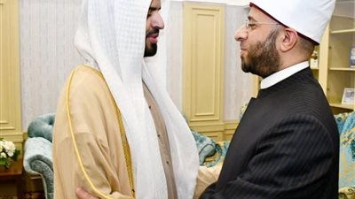 وزير الأوقاف يهنئ الدكتور عمر حبتور على منحه درجة وزير