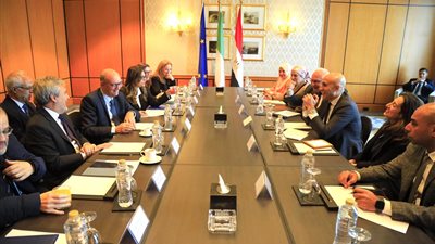 عبد اللطيف يبحث مع وزير التعليم الإيطالي سبل تعزيز برامج التعاون المشتركة في مجال التعليم الفني