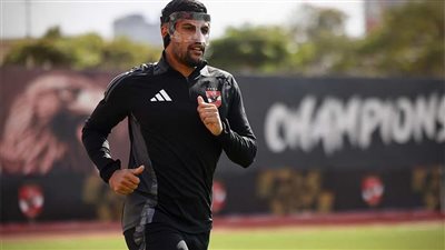 الأهلي يُفضل إراحة يحيى عطية الله في مواجهة الزمالك لتجنب تفاقم إصابته