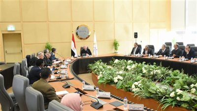 وزير النقل يبحث تنفيذ مشروع تطوير لوجستيات التجارة بين القاهرة والإسكندرية