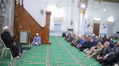 محافظ السويس والقيادات والمواطنين يشهدون الاحتفال بليلة النصف من شعبان بمسجد بدر