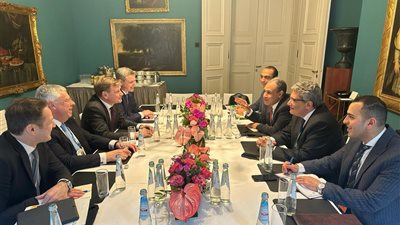 وزير الخارجية والهجرة يلتقى نائب رئيس الكتلة البرلمانية للتحالف المسيحي الألماني لبحث تعزيز الحوار بين الشعوب