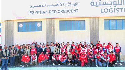 نائب رئيس مجلس الوزراء ووزيرة التضامن ووفد عربي رفيع المستوى يتفقدون المراكز اللوجيستية للهلال الأحمر المصري بالعريش