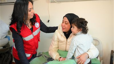 نائب رئيس الوزراء ووزيرة التضامن يتفقدان مستشفى العريش العام للاطمئنان على مصابي غزة