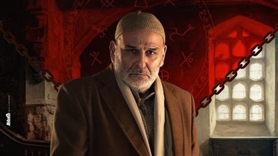 ملطخ بالدماء.. الغموض يسيطرعلى البوستر الرسمي لـ جمال سليمان في مسلسل 