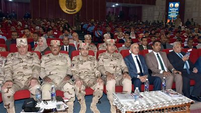 قائد قوات الدفاع الشعبي ومحافظ الأقصر يشهدان فعاليات الندوة التثقيفية الثامنة عشر للمدارس بالأقصر