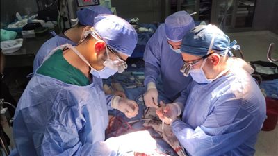 رئيس جامعة القاهرة يعلن نجاح فريق طبى فى إجراء أول جراحة قلب مفتوح لطفل