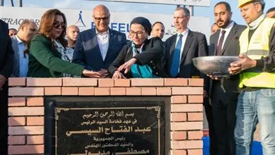 وزيرتا البيئة والتنمية المحلية يضعان حجر الأساس للمحطة الوسيطة بالمرصفة ببنها