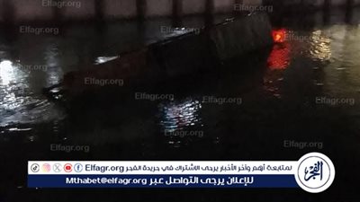 غرق أجزاء من جسر مشاة عائم مغلق بترعة المحمودية بالبحيرة (صور)