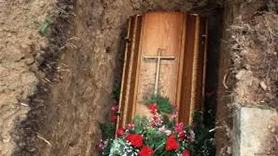 لماذ يتم تغسيل الميت ووضعه فى صندوق فى المسيحية ؟