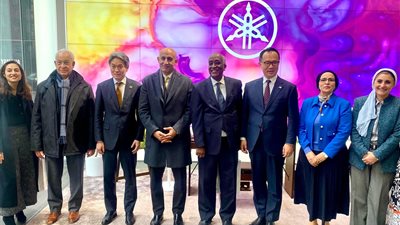 وزير التعليم يزور مقر شركة 