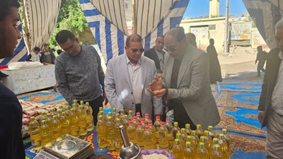 وكيل تموين الأقصر ورئيس مدينة أرمنت يفتتحان معرض 