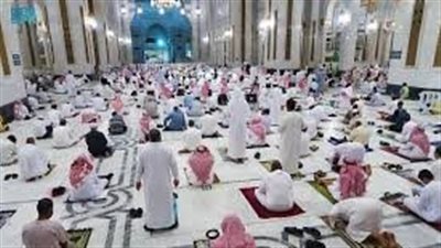 مواعيد صلاة التراويح في رمضان 2025: كم عدد ركعاتها وكيف تصلي في المساجد؟