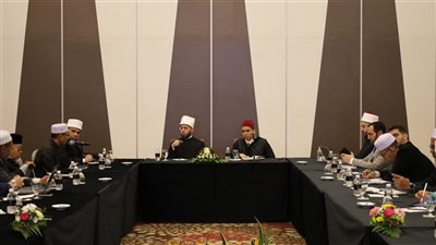 وزير الأوقاف يعقد جلسة علمية مع القيادات الدينية بولاية سلانغور الماليزية