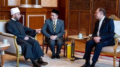 رئيس وزراء ماليزيا يستقبل وزير الأوقاف المصري.. بالعاصمة بوتراجايا