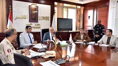 محافظ الأقصر يترأس المجلس التنفيذي الأول للمحافظة في عام 2025