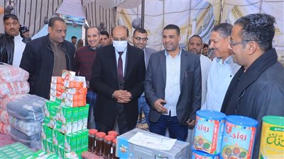 وكيل تموين الأقصر يفتتح معرض 