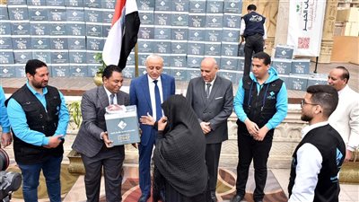  محافظ الأقصر يشهد إطلاق القافلة المتكاملة لمؤسسة 