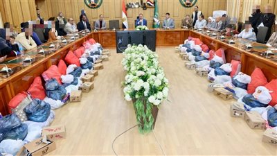 محافظ المنوفية يسلم مساعدات مالية وعينية وكراسي متحركة لــ 125 حالة إنسانية من الأسر الأولى بالرعاية وذوي الهمم