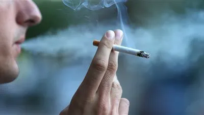 حكم التدخين في نهار رمضان.. هل يبطل الصيام؟