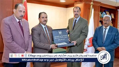 محافظ سوهاج: بالتعاون مع البنك الزراعى تسليم 1200 قسيمة شراء مواد غذائية مدفوعة مسبقا بقيمة 600 ألف جنيه