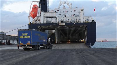 كل ما تريد معرفته عن خط الرورو بين مينائي دمياط وتريستا الإيطالي