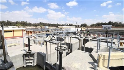 وزير الإسكان يتفقد محطة الصرف الصحي بطاقة 30 ألف م3/يوم ومنظومة ري المسطحات الخضراء بمياه الصرف المعالجة بـ15 مايو