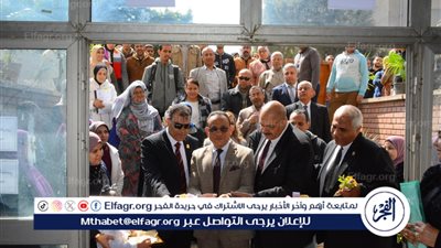 نائب رئيس جامعة أسيوط يفتتح معرض بيع الكتب القديمة بالجامعة 